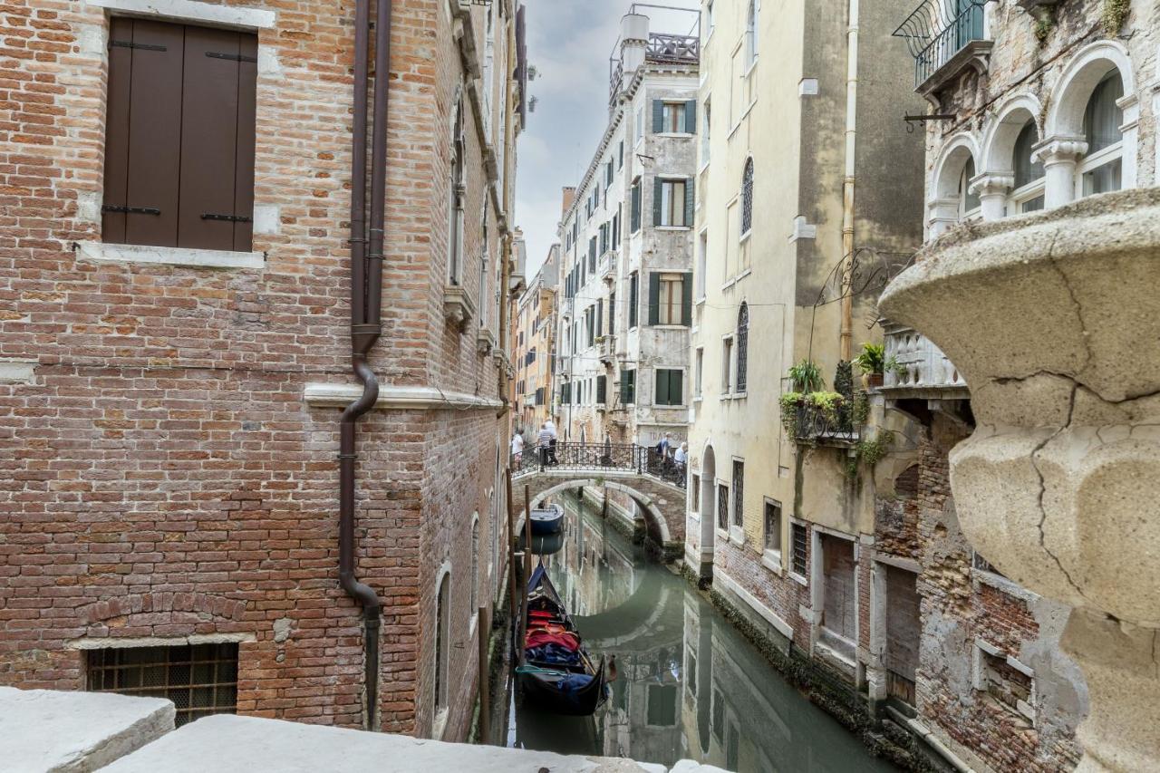 Gondola Luxury - Campo Santi Filippo E Giacomo By Wonderful Italy Venedik Dış mekan fotoğraf