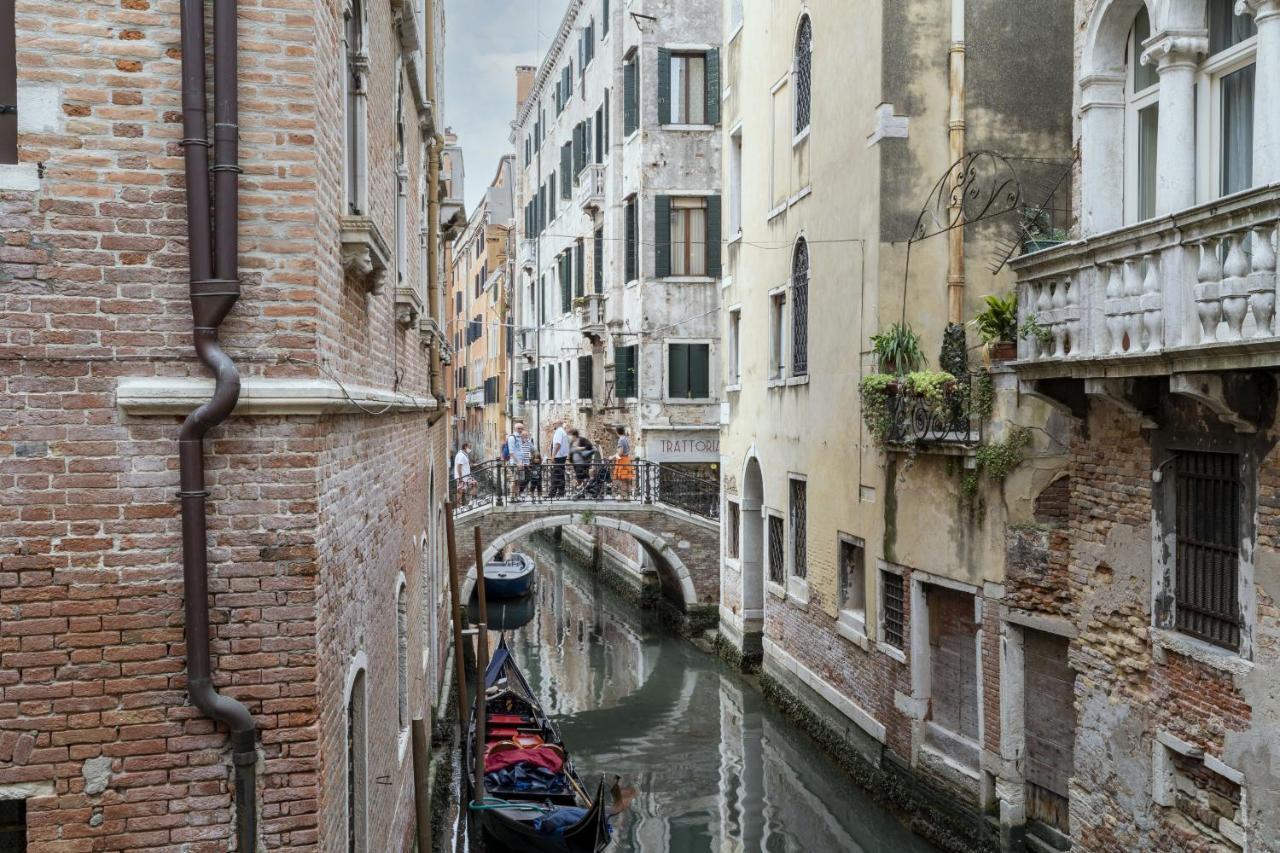 Gondola Luxury - Campo Santi Filippo E Giacomo By Wonderful Italy Venedik Dış mekan fotoğraf